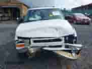 2000 Chevrolet Blazer LS z VIN 1GNCS13W8Y2126188, wystawiony jako IAAI lot #42295713 z przebiegiem 237 340 mil mil oraz . Historia ofert i sprzedaży dostępna na DreamBid. Obrazek 13.