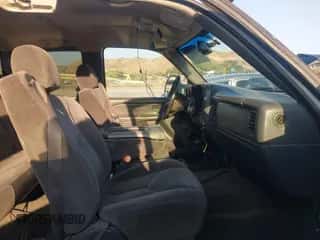 2007 Chevrolet Silverado 2500HD LT3 z VIN 1GCHC29D07E128666, wystawiony jako IAAI lot #43106106 z przebiegiem 432 583 mil mil oraz . Historia ofert i sprzedaży dostępna na DreamBid. Obrazek 5.