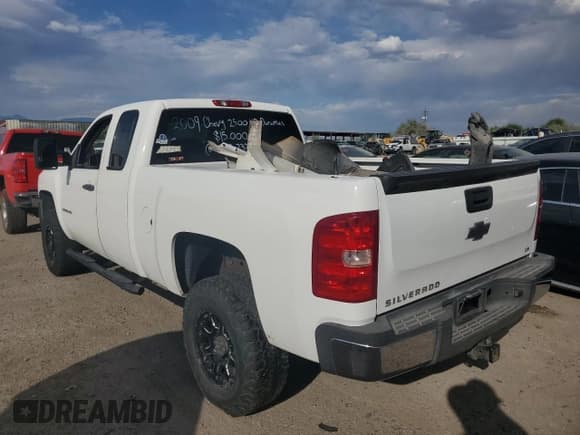 ✅ 2009 Chevrolet Silverado 2500HD • VIN: 1GCHK49609E157054 • Лот: 74556264. Опубликован ранее на Copart с пробегом 114 949 миль. Бесплатный доступ к архиву аукционных продаж из США и подробный отчёт об истории автомобиля на DreamBid. Изображение 2.