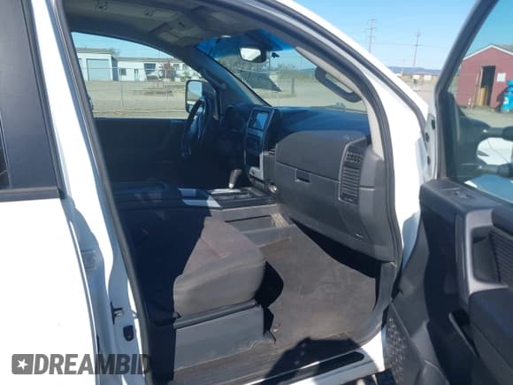 ✅ 2014 Nissan Titan SV • VIN: 1N6AA0EC8EN501679 • Lot: 42823279. Wystawiony na IAAI z przebiegiem 135 111 mil. Bezpłatny archiwum sprzedaży aukcyjnych z USA i szczegółowy raport historii pojazdu na DreamBid. Zdjęcie 5.