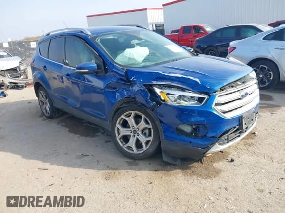 ✅ 2019 Ford Escape Titanium • VIN: 1FMCU9J93KUA70960 • Lot: 43736383. Wystawiony na IAAI z przebiegiem 121 525 mil. Bezpłatny archiwum sprzedaży aukcyjnych z USA i szczegółowy raport historii pojazdu na DreamBid. Zdjęcie 1.