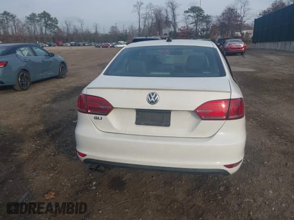 ✅ 2014 Volkswagen Jetta GLI • VIN: 3VW4T7AJ7EM385194 • Lot: 43765495. Wystawiony na IAAI z przebiegiem 151 140 mil. Bezpłatny archiwum sprzedaży aukcyjnych z USA i szczegółowy raport historii pojazdu na DreamBid. Zdjęcie 16.