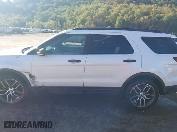 ✅ 2019 Ford Explorer Sport • VIN: 1FM5K8GT1KGA05969 • Lot: 43349852. Wystawiony na IAAI z przebiegiem 67 295 mil. Bezpłatny archiwum sprzedaży aukcyjnych z USA i szczegółowy raport historii pojazdu na DreamBid. Zdjęcie 14.