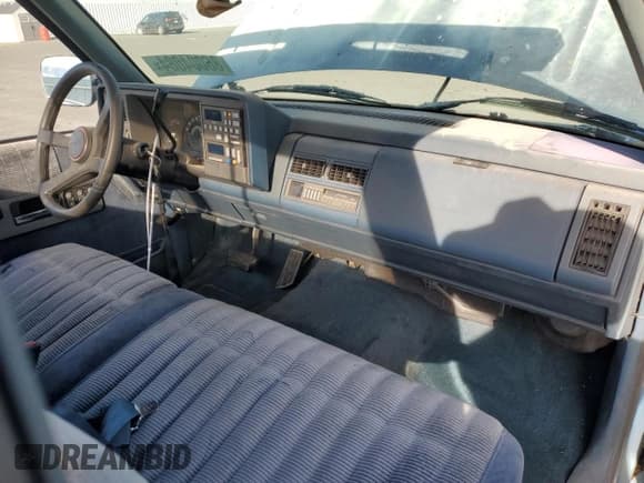 ✅ 1990 GMC Sierra 2500 • VIN: 1GTFC24K2LE554012 • Lot: 86004084. Wystawiony na Copart z przebiegiem 174 771 mil. Bezpłatny archiwum sprzedaży aukcyjnych z USA i szczegółowy raport historii pojazdu na DreamBid. Zdjęcie 8.