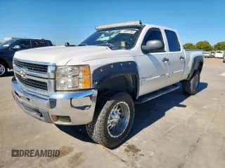 ✅ 2007 Chevrolet Silverado 2500HD 1LT • VIN: 1GCHC23K07F557176 • Lot: 90481755. Wystawiony na Copart z przebiegiem Nie podano. Bezpłatny archiwum sprzedaży aukcyjnych z USA i szczegółowy raport historii pojazdu na DreamBid. Zdjęcie 1.