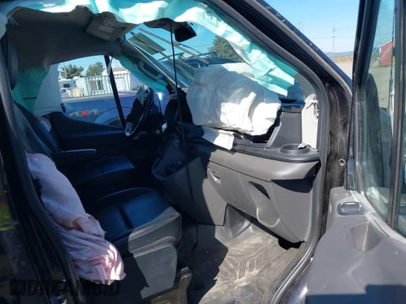 ✅ 2022 Ford Transit • VIN: 1FTYE2Y82NKA36083 • Lot: 42090731. Wystawiony na IAAI z przebiegiem 32 466 mil. Bezpłatny archiwum sprzedaży aukcyjnych z USA i szczegółowy raport historii pojazdu na DreamBid. Zdjęcie 5.