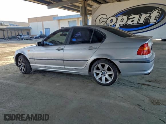 ✅ 2002 BMW 3 Series 325i • VIN: WBAET37422NG74437 • Lot: 94828015. Wystawiony na Copart z przebiegiem 217 426 mil. Bezpłatny archiwum sprzedaży aukcyjnych z USA i szczegółowy raport historii pojazdu na DreamBid. Zdjęcie 2.