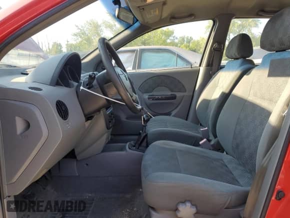 2005 Chevrolet Aveo LS z VIN KL1TD62695B388435, wystawiony jako Copart lot #67541114 z przebiegiem 95 156 mil mil oraz Czysty tytuł • Clean title. Historia ofert i sprzedaży dostępna na DreamBid. Obrazek 7.