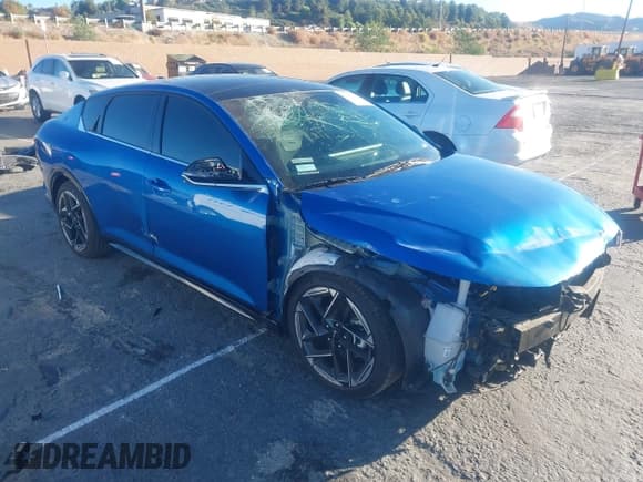 ✅ 2025 Kia K4 GT-Line • VIN: 3KPFW4DE3SE142049 • Lot: 43650086. Listed on IAAI with 1,560 mi. Free auction sales archive from the USA and detailed vehicle history report at DreamBid. Image 1.