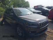 ✅ 2019 Jeep Cherokee Latitude Plus • VIN: 1C4PJLLX3KD110171 • Lot: 42495044. Wystawiony na IAAI z przebiegiem 65 625 mil. Bezpłatny archiwum sprzedaży aukcyjnych z USA i szczegółowy raport historii pojazdu na DreamBid. Zdjęcie 1.