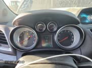 ✅ 2013 Buick Encore Convenience • VIN: KL4CJBSB8DB125420 • Lot: 71684195. Wystawiony na Copart z przebiegiem 63 697 mil. Bezpłatny archiwum sprzedaży aukcyjnych z USA i szczegółowy raport historii pojazdu na DreamBid. Zdjęcie 9.