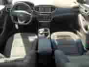 ✅ 2018 Hyundai Ioniq • VIN: KMHC75LH8JU025483 • Лот: 52213645. Размещён на Copart с пробегом 53 621 миль миль. Получите бесплатный доступ к архиву аукционных продаж из США и посмотрите подробный отчёт об истории автомобиля на DreamBid. Изображение 8.