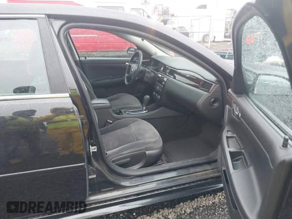 ✅ 2012 Chevrolet Impala LS Fleet • VIN: 2G1WF5E3XC1170795 • Lot: 43631735. Wystawiony na IAAI z przebiegiem 205 045 mil mil. Skorzystaj z bezpłatnego archiwum sprzedaży aukcyjnych z USA i zobacz szczegółowy raport historii pojazdu na DreamBid. Zdjęcie 5.