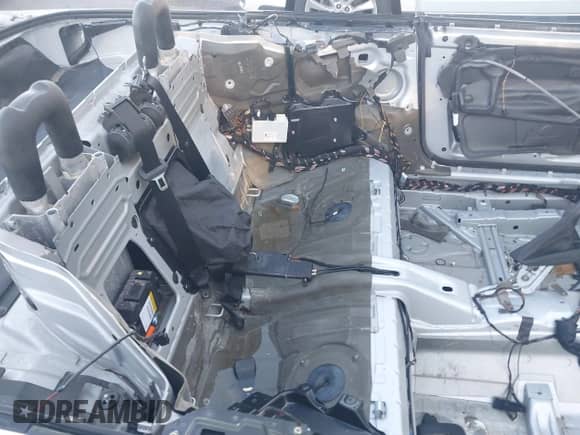 2003 BMW 3 Series 325Ci с VIN WBABS33443PG91645, выставлен на аукционе IAAI как лот 43428567 с пробегом Не указан миль и . История ставок и продаж доступна на DreamBid. Изображение 8.