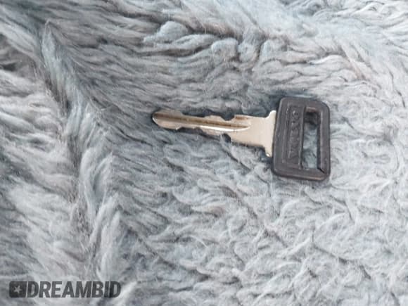 ✅ 1983 Volvo 240 DL • VIN: YV1AX8855D1498415 • Lot: 41965083. Wystawiony na IAAI z przebiegiem 312 606 mil. Bezpłatny archiwum sprzedaży aukcyjnych z USA i szczegółowy raport historii pojazdu na DreamBid. Zdjęcie 11.