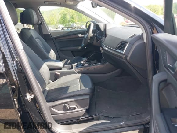 ✅ 2024 Audi Q5 Premium Plus • VIN: WA1BBAFY8R2068693 • Lot: 42193372. Wystawiony na IAAI z przebiegiem 7 724 mil. Bezpłatny archiwum sprzedaży aukcyjnych z USA i szczegółowy raport historii pojazdu na DreamBid. Zdjęcie 5.