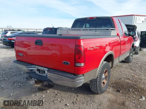 ✅ 2002 Ford F-150 XL • VIN: 1FTRX18L22NA83752 • Lot: 43717025. Wystawiony na IAAI z przebiegiem 224 846 mil. Bezpłatny archiwum sprzedaży aukcyjnych z USA i szczegółowy raport historii pojazdu na DreamBid. Zdjęcie 4.