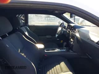 ✅ 2014 Dodge Challenger SXT • VIN: 2C3CDYAG0EH101929 • Lot: 41297567. Wystawiony na IAAI z przebiegiem 117 413 mil. Bezpłatny archiwum sprzedaży aukcyjnych z USA i szczegółowy raport historii pojazdu na DreamBid. Zdjęcie 5.