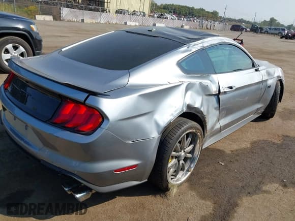 ✅ 2022 Ford Mustang GT Premium • VIN: 1FA6P8CF1N5137713 • Lot: 43262122. Listed on IAAI with 7,552 mi. Free auction sales archive from the USA and detailed vehicle history report at DreamBid. Image 4.