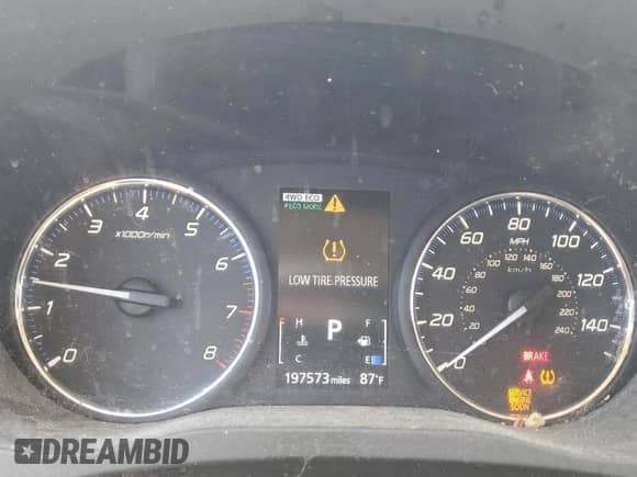 2018 Mitsubishi Outlander ES with VIN JA4AZ3A39JZ027175, listed as a Copart auction lot 70573725 with 197,576 mi miles and Salvage title. Bid and sale history available at DreamBid. Image 9.