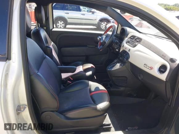 ✅ 2014 FIAT 500e • VIN: 3C3CFFGE3ET291138 • Lot: 42712724. Wystawiony na IAAI z przebiegiem 86 000 mil. Bezpłatny archiwum sprzedaży aukcyjnych z USA i szczegółowy raport historii pojazdu na DreamBid. Zdjęcie 5.