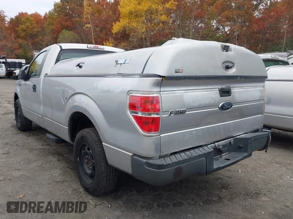 ✅ 2014 Ford F-150 XL • VIN: 1FTMF1CM2EKD63464 • Lot: 43487910. Wystawiony na IAAI z przebiegiem 165 773 mil. Bezpłatny archiwum sprzedaży aukcyjnych z USA i szczegółowy raport historii pojazdu na DreamBid. Zdjęcie 3.