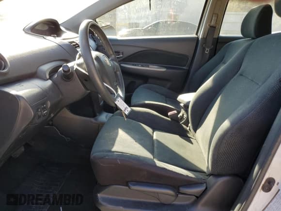 ✅ 2010 Toyota Yaris • VIN: JTDBT4K33A1370871 • Lot: 86644405. Wystawiony na Copart z przebiegiem 173 202 mil. Bezpłatny archiwum sprzedaży aukcyjnych z USA i szczegółowy raport historii pojazdu na DreamBid. Zdjęcie 7.