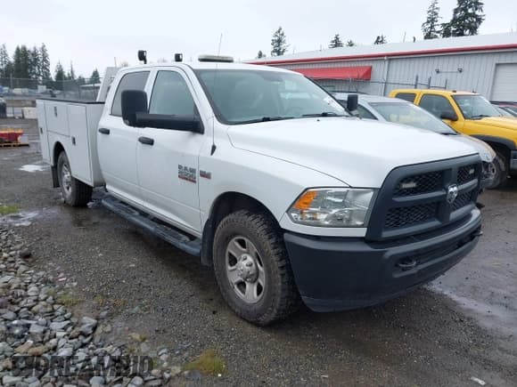 ✅ 2018 Ram 2500 Tradesman • VIN: 3C7WR4HJ0JG387749 • Lot: 41750102. Wystawiony na IAAI z przebiegiem 134 986 mil. Bezpłatny archiwum sprzedaży aukcyjnych z USA i szczegółowy raport historii pojazdu na DreamBid. Zdjęcie 1.