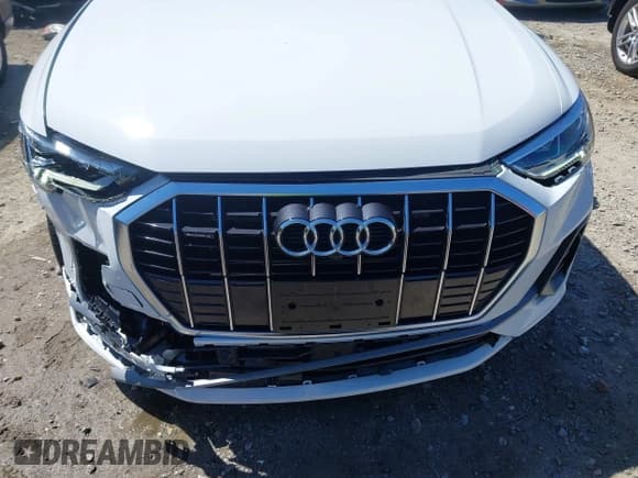 ✅ 2023 Audi Q3 S line Premium Plus • VIN: WA1EECF3XP1127217 • Lot: 42016607. Wystawiony na IAAI z przebiegiem 13 772 mil. Bezpłatny archiwum sprzedaży aukcyjnych z USA i szczegółowy raport historii pojazdu na DreamBid. Zdjęcie 17.