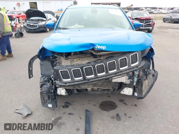 ✅ 2018 Jeep Compass Latitude • VIN: 3C4NJDBB6JT282156 • Lot: 43641156. Wystawiony na IAAI z przebiegiem 76 869 mil. Bezpłatny archiwum sprzedaży aukcyjnych z USA i szczegółowy raport historii pojazdu na DreamBid. Zdjęcie 6.