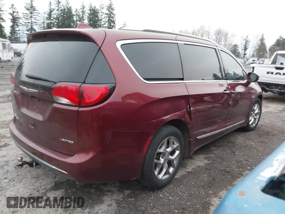 ✅ 2018 Chrysler Pacifica Limited • VIN: 2C4RC1GG8JR273783 • Lot: 43812085. Listed on IAAI with 124,493 mi. Free auction sales archive from the USA and detailed vehicle history report at DreamBid. Image 4.