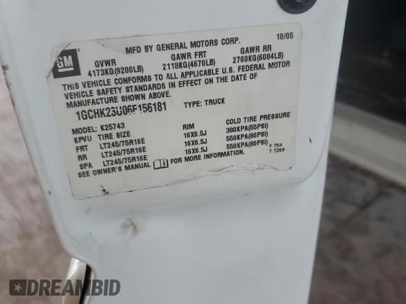 ✅ 2006 Chevrolet Silverado 2500HD LT2 • VIN: 1GCHK23U06F156181 • Lot: 61015095. Wystawiony na Copart z przebiegiem Nie podano. Bezpłatny archiwum sprzedaży aukcyjnych z USA i szczegółowy raport historii pojazdu na DreamBid. Zdjęcie 13.