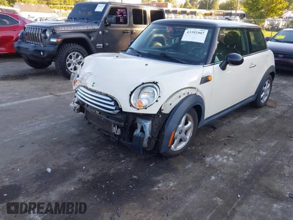 ✅ 2010 MINI Hardtop • VIN: WMWMF3C50ATZ28252 • Lot: 43392907. Listed on IAAI with 113,883 mi. Free auction sales archive from the USA and detailed vehicle history report at DreamBid. Image 18.