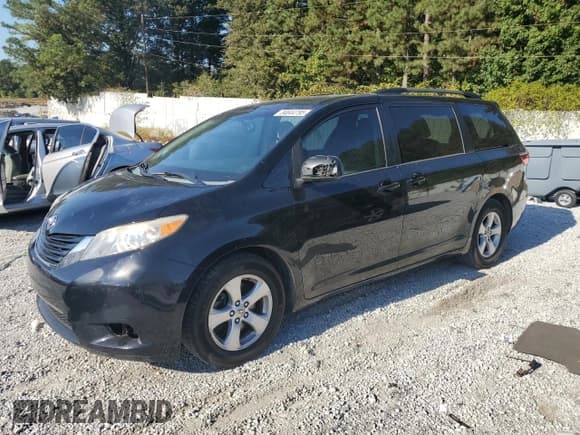 ✅ 2015 Toyota Sienna LE AAS • VIN: 5TDKK3DC9FS567984 • Lot: 84644795. Listed on Copart with 154,176 mi. Free auction sales archive from the USA and detailed vehicle history report at DreamBid. Image 1.