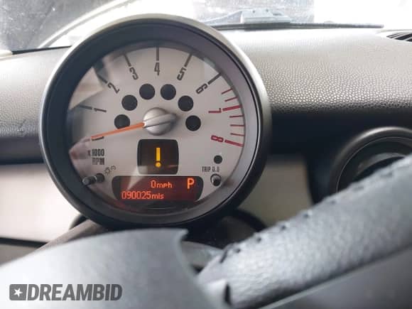 2012 MINI Hardtop с VIN WMWSU3C56CT261428, выставлен на аукционе IAAI как лот 43468792 с пробегом 90 025 миль миль и . История ставок и продаж доступна на DreamBid. Изображение 7.