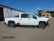✅ 2024 Chevrolet Silverado 2500HD Custom • VIN: 2GC1YME76R1179916 • Lot: 41954363. Wystawiony na IAAI z przebiegiem Nie podano. Bezpłatny archiwum sprzedaży aukcyjnych z USA i szczegółowy raport historii pojazdu na DreamBid. Zdjęcie 13.