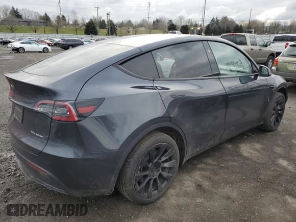 ✅ 2024 Tesla Model Y Long Range • VIN: 7SAYGDEE0RF990269 • Lot: 43636615. Listed on Copart with 31,740 mi. Free auction sales archive from the USA and detailed vehicle history report at DreamBid. Image 3.