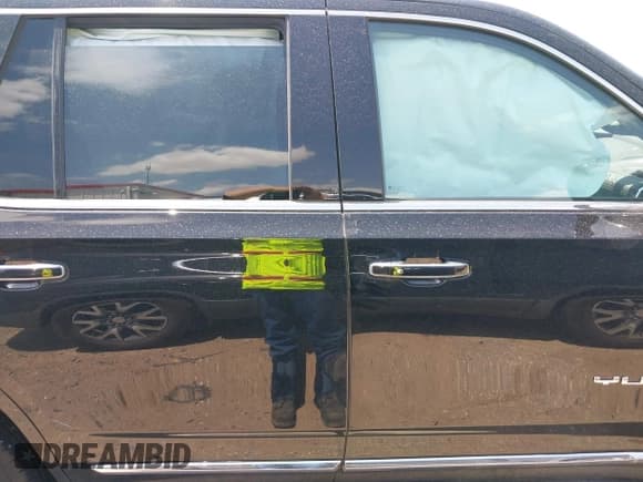 ✅ 2025 GMC Yukon Elevation • VIN: 1GKS2BRD0SR248658 • Lot: 42449759. Listed on IAAI with 1,777 mi. Free auction sales archive from the USA and detailed vehicle history report at DreamBid. Image 13.