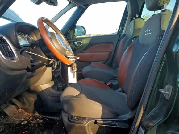 ✅ 2014 FIAT 500L Trekking • VIN: ZFBCFADH5EZ017741 • Лот: 93855595. Опубликован ранее на Copart с пробегом 89 013 миль. Бесплатный доступ к архиву аукционных продаж из США и подробный отчёт об истории автомобиля на DreamBid. Изображение 7.