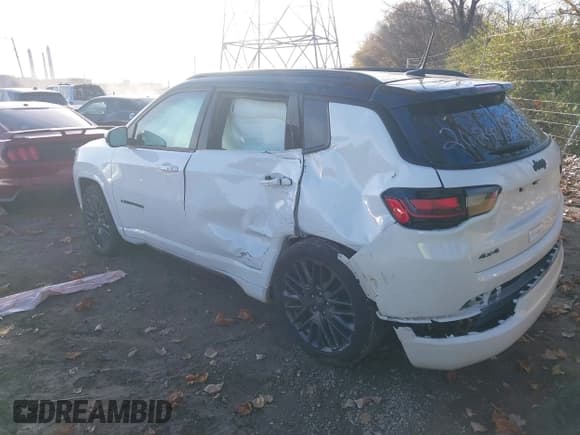 ✅ 2023 Jeep Compass (RED) Edition • VIN: 3C4NJDCN6PT502624 • Lot: 40811750. Wystawiony na IAAI z przebiegiem 18 595 mil. Bezpłatny archiwum sprzedaży aukcyjnych z USA i szczegółowy raport historii pojazdu na DreamBid. Zdjęcie 3.