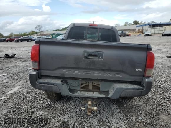 ✅ 2018 Toyota Tacoma TRD Sport • VIN: 5TFRZ5CN2JX062218 • Lot: 85746315. Wystawiony na Copart z przebiegiem 86 427 mil. Bezpłatny archiwum sprzedaży aukcyjnych z USA i szczegółowy raport historii pojazdu na DreamBid. Zdjęcie 6.