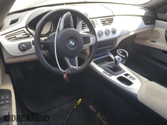 ✅ 2011 BMW Z4 sDrive30i • VIN: WBALM5C55BE495921 • Lot: 71453304. Listed on Copart with 116,136 mi. Free auction sales archive from the USA and detailed vehicle history report at DreamBid. Image 8.