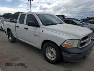 ✅ 2010 Dodge 1500 ST • VIN: 1D7RB1GK9AS162655 • Lot: 71649924. Wystawiony na Copart z przebiegiem 177 390 mil mil. Skorzystaj z bezpłatnego archiwum sprzedaży aukcyjnych z USA i zobacz szczegółowy raport historii pojazdu na DreamBid. Zdjęcie 4.