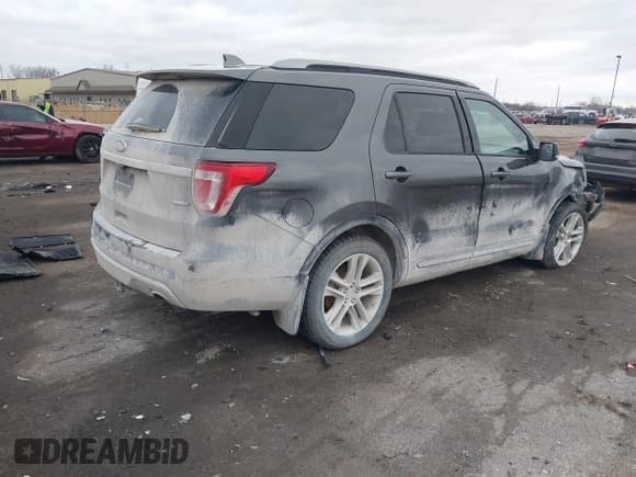 ✅ 2016 Ford Explorer XLT • VIN: 1FM5K8D82GGC84761 • Lot: 41865916. Wystawiony na IAAI z przebiegiem 226 883 mil. Bezpłatny archiwum sprzedaży aukcyjnych z USA i szczegółowy raport historii pojazdu na DreamBid. Zdjęcie 4.