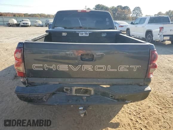 2004 Chevrolet Silverado 1500 LS z VIN 1GCEC14V74Z103166, wystawiony jako Copart lot #77694504 z przebiegiem 327 931 mil mil oraz Czysty tytuł • Clean title. Historia ofert i sprzedaży dostępna na DreamBid. Obrazek 6.