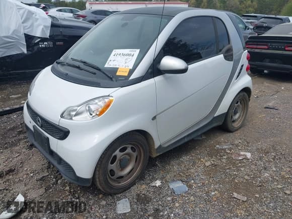 ✅ 2015 Smart fortwo Passion • VIN: WMEEJ3BA9FK801907 • Лот: 41936004. Опубликован ранее на IAAI с пробегом 72 152 миль. Бесплатный доступ к архиву аукционных продаж из США и подробный отчёт об истории автомобиля на DreamBid. Изображение 2.