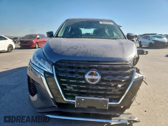 ✅ 2022 Nissan Kicks S • VIN: 3N1CP5BVXNL498641 • Lot: 86339325. Wystawiony na Copart z przebiegiem 33 981 mil. Bezpłatny archiwum sprzedaży aukcyjnych z USA i szczegółowy raport historii pojazdu na DreamBid. Zdjęcie 5.