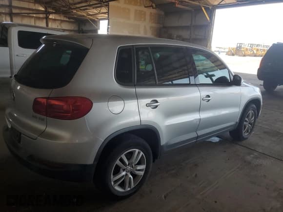 ✅ 2013 Volkswagen Tiguan S • VIN: WVGAV3AX8DW576243 • Лот: 62882635. Опубликован ранее на Copart с пробегом 115 113 миль. Бесплатный доступ к архиву аукционных продаж из США и подробный отчёт об истории автомобиля на DreamBid. Изображение 3.