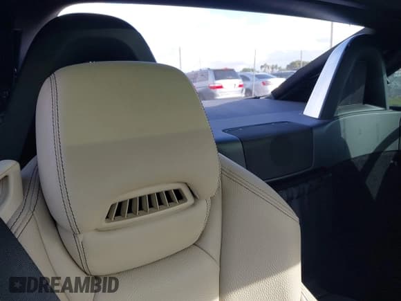 ✅ 2016 Mercedes-Benz SLK 300 • VIN: WDDPK3JA4GF121824 • Лот: 43842682. Опубликован ранее на IAAI с пробегом 86 601 миль. Бесплатный доступ к архиву аукционных продаж из США и подробный отчёт об истории автомобиля на DreamBid. Изображение 8.