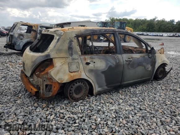 ✅ 2010 Nissan Versa S • VIN: 3N1BC1CP0AL434425 • Лот: 86870385. Опубликован ранее на Copart с пробегом Не указан. Бесплатный доступ к архиву аукционных продаж из США и подробный отчёт об истории автомобиля на DreamBid. Изображение 3.